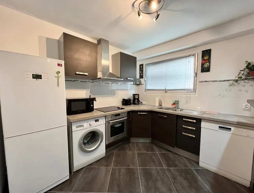 Apartment Appartement Pres De Paris , Creteil Soleil, Metro 8 Prefecture France
