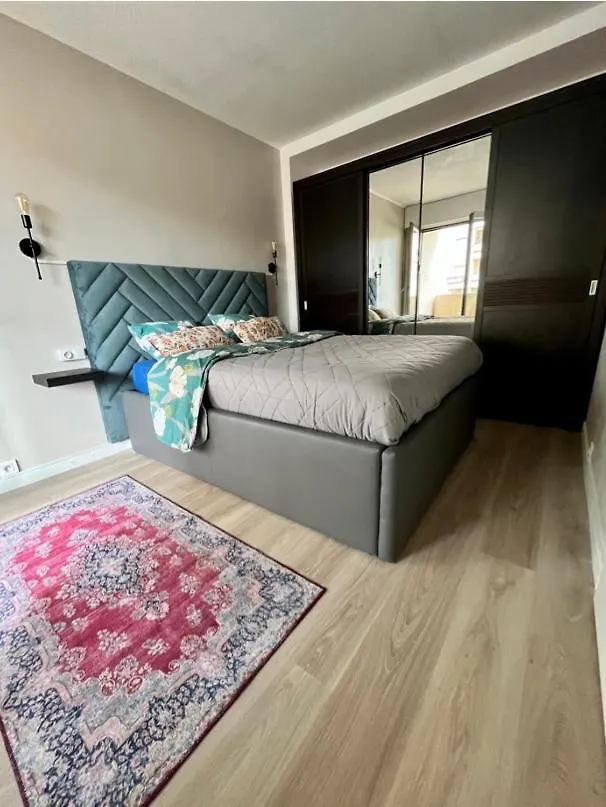 Appartement Pres De Paris , Creteil Soleil, Metro 8 Prefecture 0*,  France