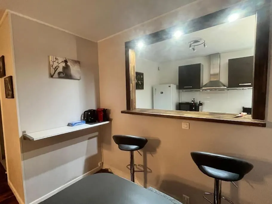 Apartment Appartement Pres De Paris , Creteil Soleil, Metro 8 Prefecture France