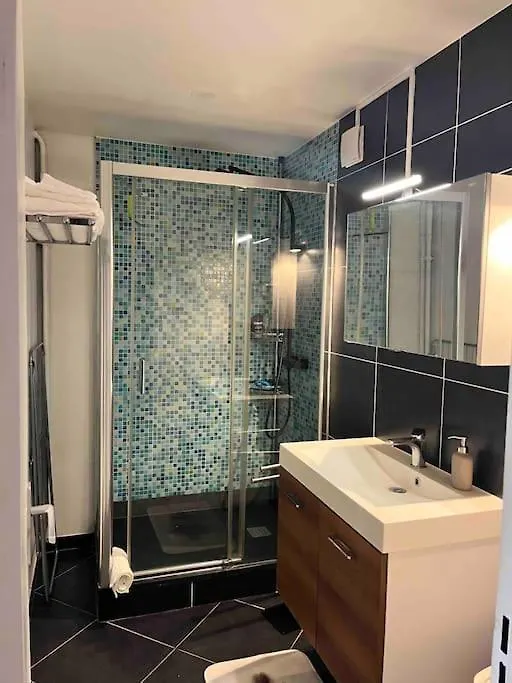 Appartement Pres De Paris , Creteil Soleil, Metro 8 Prefecture Apartment