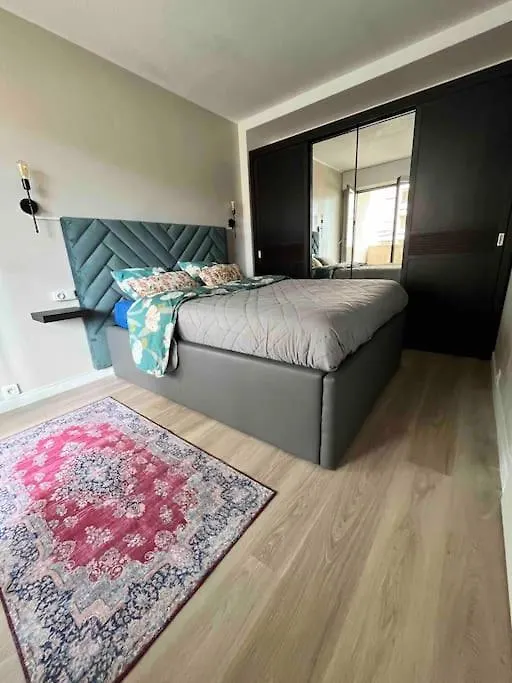 Appartement Pres De Paris , Creteil Soleil, Metro 8 Prefecture Apartment