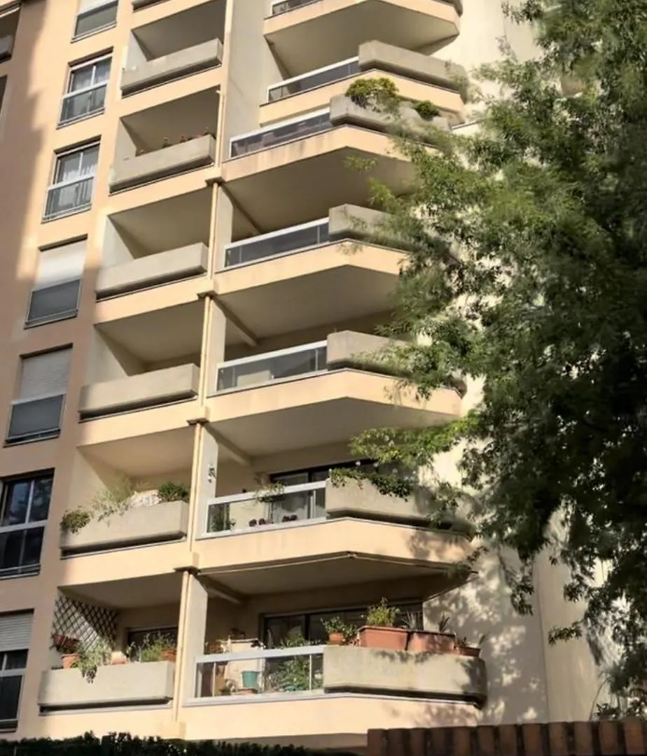 Appartement Pres De Paris , Creteil Soleil, Metro 8 Prefecture Apartment