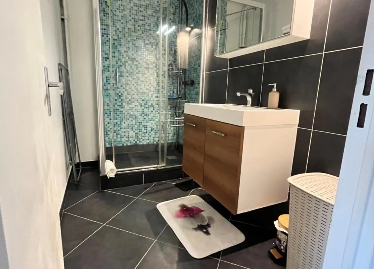 Apartment Appartement Pres De Paris , Creteil Soleil, Metro 8 Prefecture