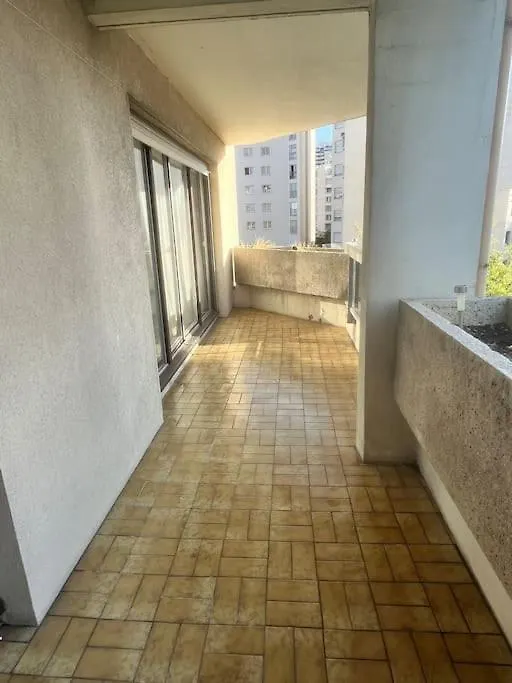 Appartement Pres De Paris , Creteil Soleil, Metro 8 Prefecture Apartment