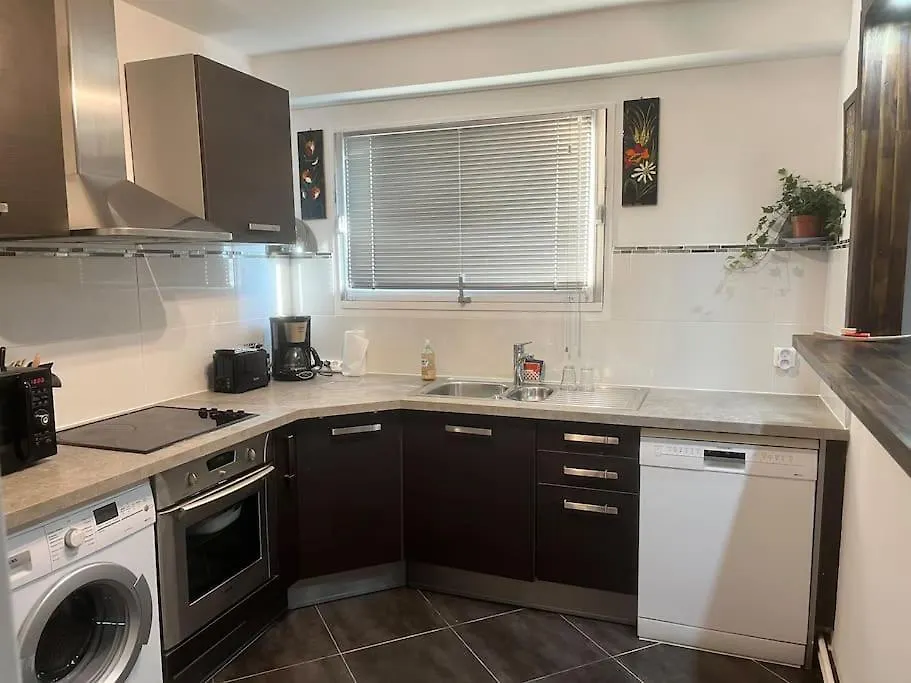 Appartement Pres De Paris , Creteil Soleil, Metro 8 Prefecture France